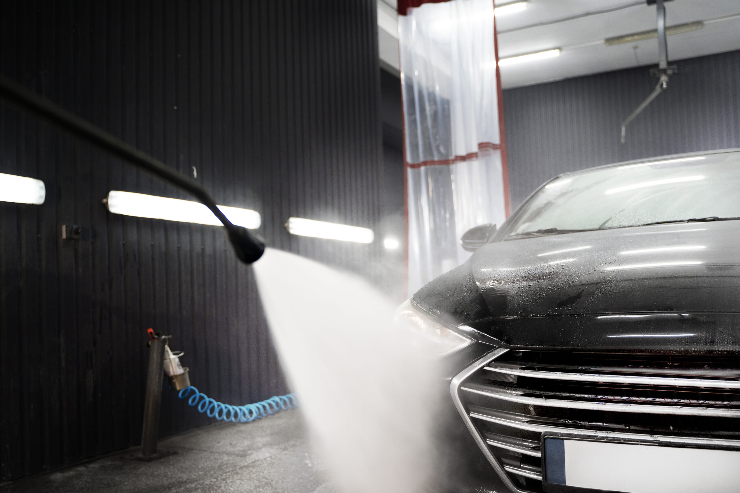 beautiful-car-washing-service
